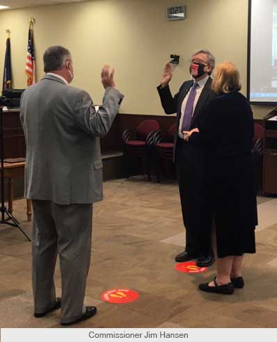 Photograph of Commissioner Hansen taking oath of office